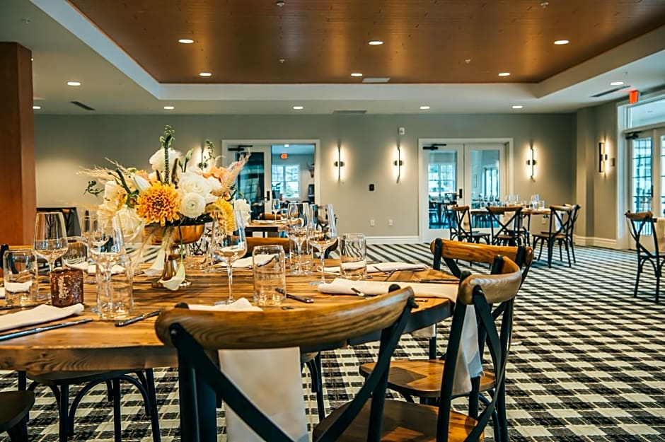 voco Saranac Lake NY - Waterfront By IHG