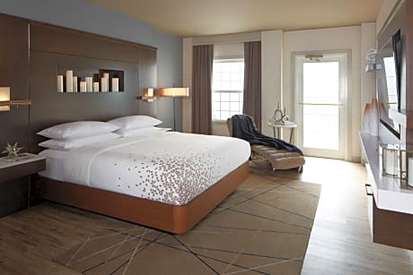 Monterey Suite, 1 Bedroom Larger Suite, 1 King, Fireplace