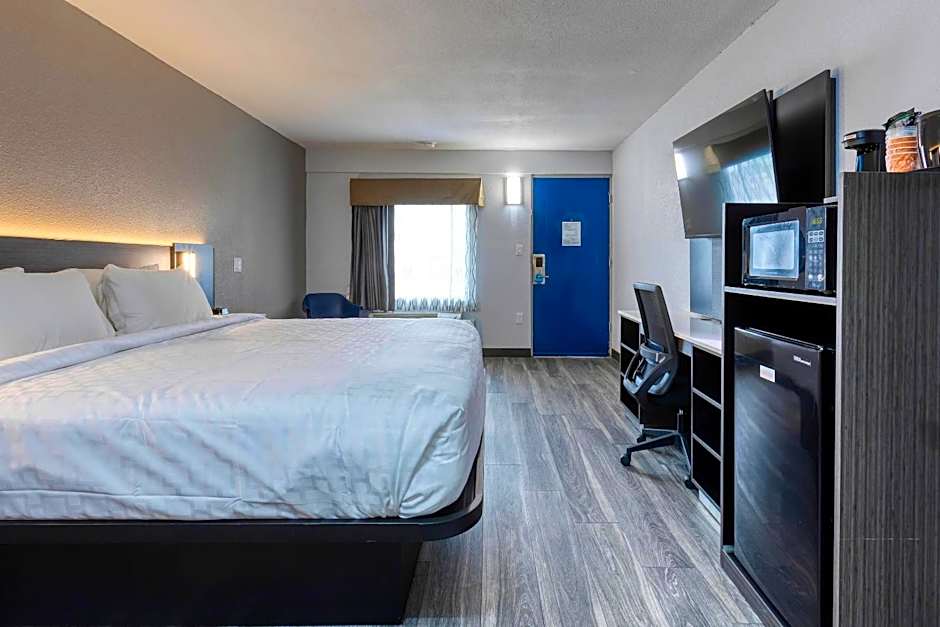 Clarion Pointe Decatur Downtown