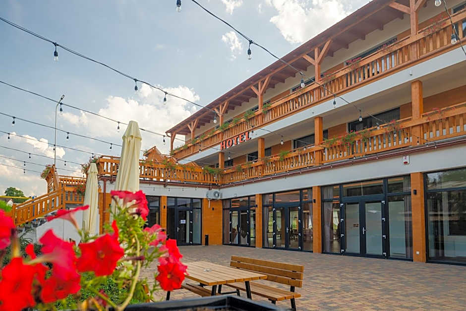 Mazurkowa - z widokiem na Karkonosze i Śnieżkę, darmowy parking, obok restauracja Mazurkowa Chata