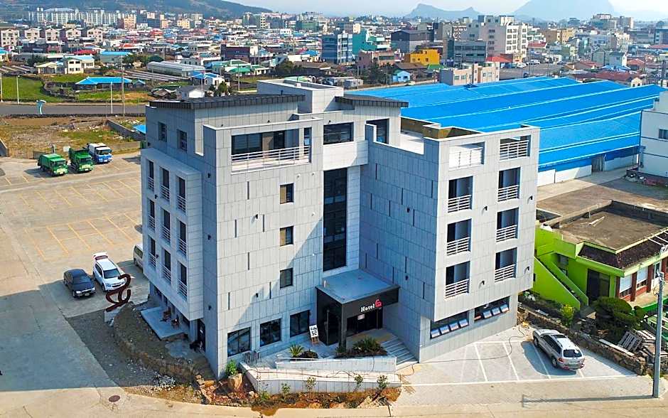 HOTEL52