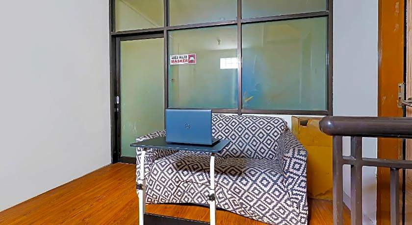 OYO Life 92720 Mekarwangi Guest House