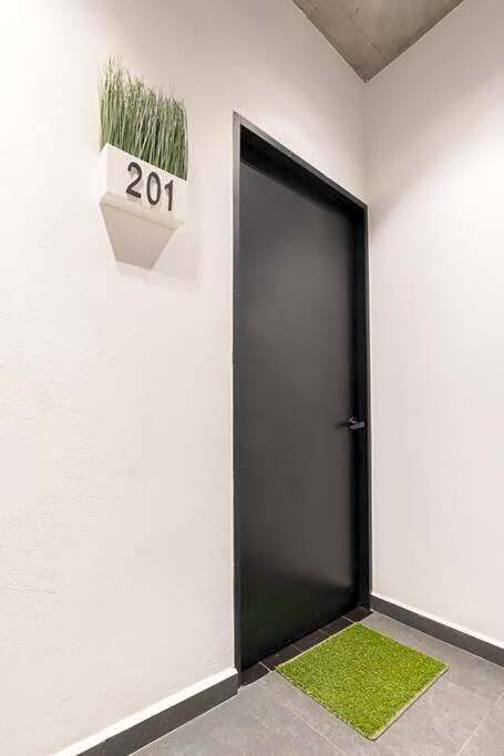P201 Zocalo 2Bdrm2b AC Rooftop Business C