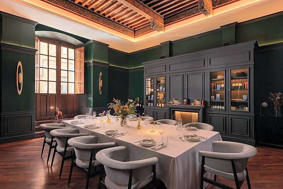 Eugenia de Montijo, Autograph Collection by Marriott