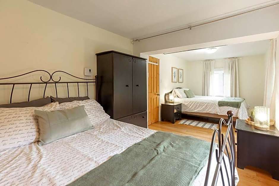 Chalet du Village - Rustic charm, lake - beach access