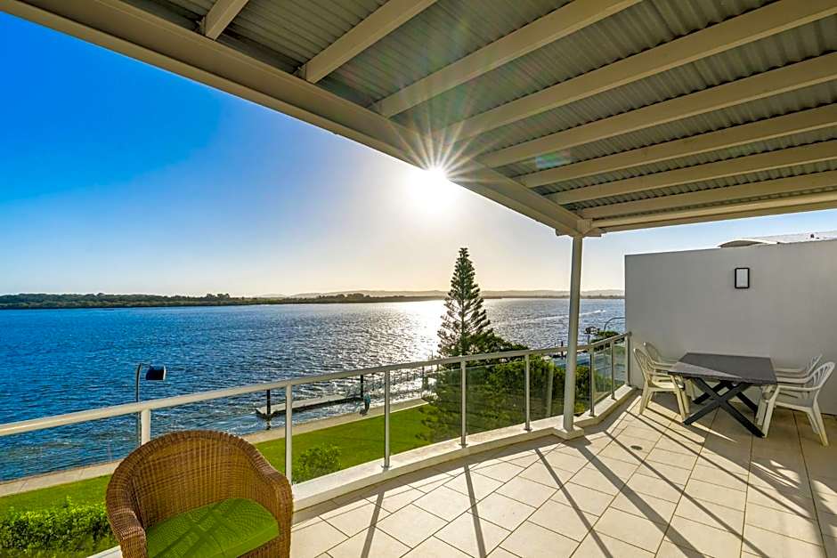 Riverside Holiday Apartments