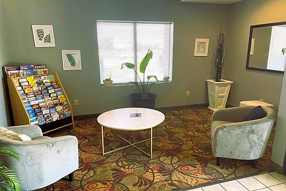OYO Hotel Lincoln Airport NE, Hwy 80