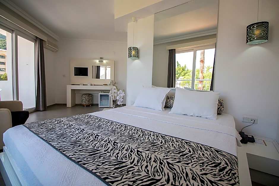 Casa Blanca Beach Hotel