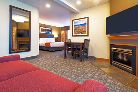 Accessible - Suite King Bed  Mobility Accessible Roll In Shower Fireplace Balcony Non-Smoking Full B