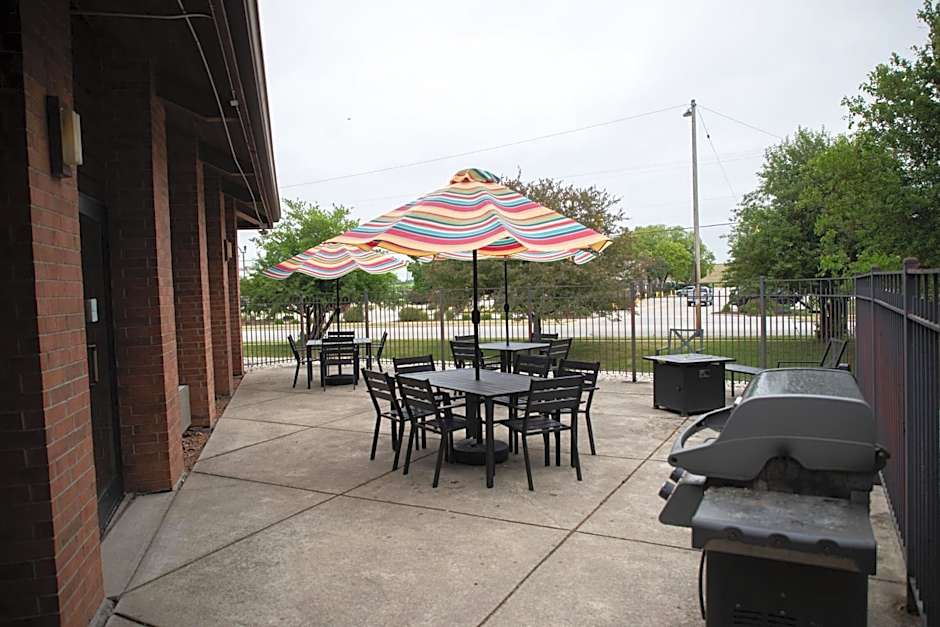 Lomira Inn and Suites