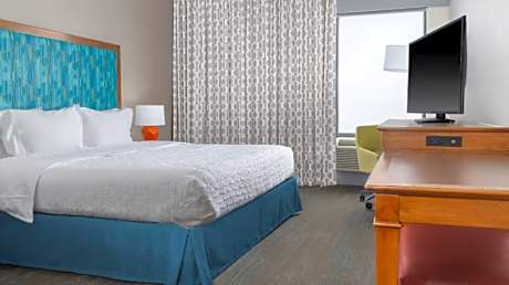 1 King W/Fridge-Microwave Nonsmoking