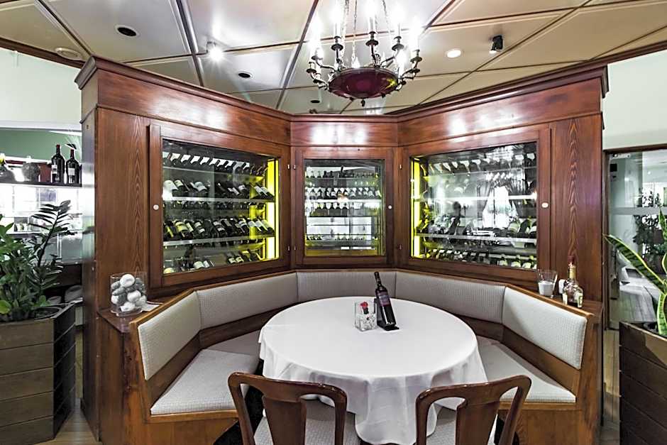 Enjoy 1313AG Hotel Touring