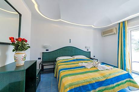 Studio with Sea View (2 Adults)