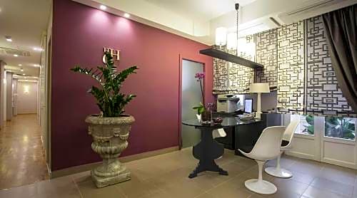Smart Hotel Gallery House