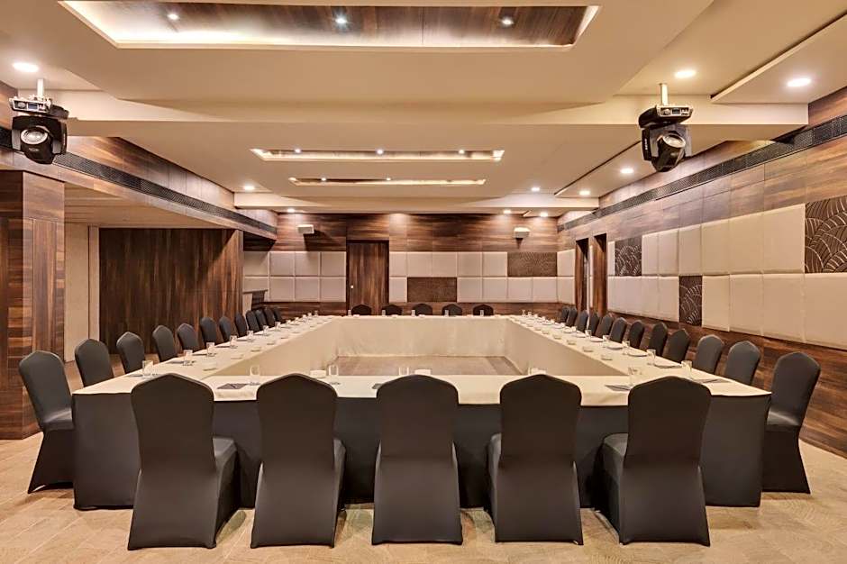 Voyage Milestone Hotel & Banquet