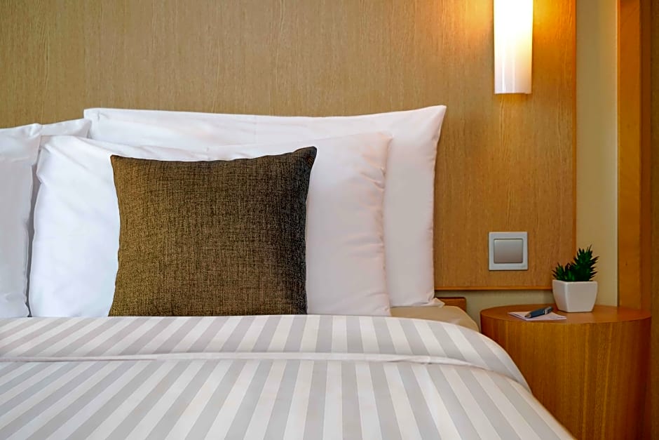 Hotel COZi Harbour View