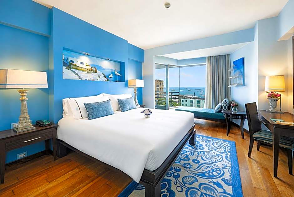 Photo 1 of 7 of Deluxe 1 King Bed, Sea View