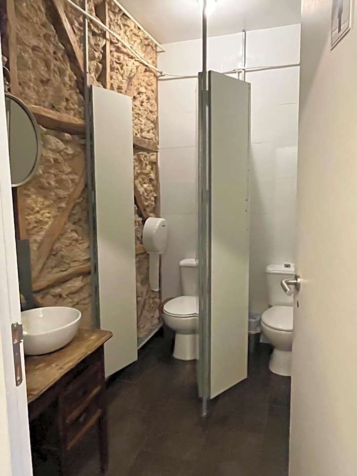 Alface Hall Hostel & Bar