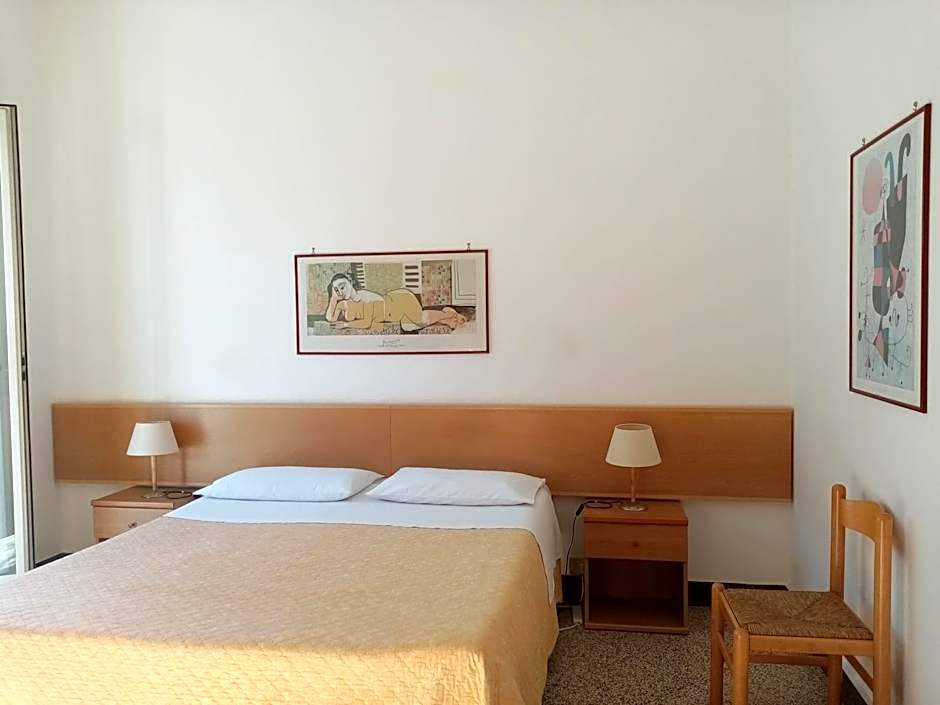 Ariston Petit Hotel