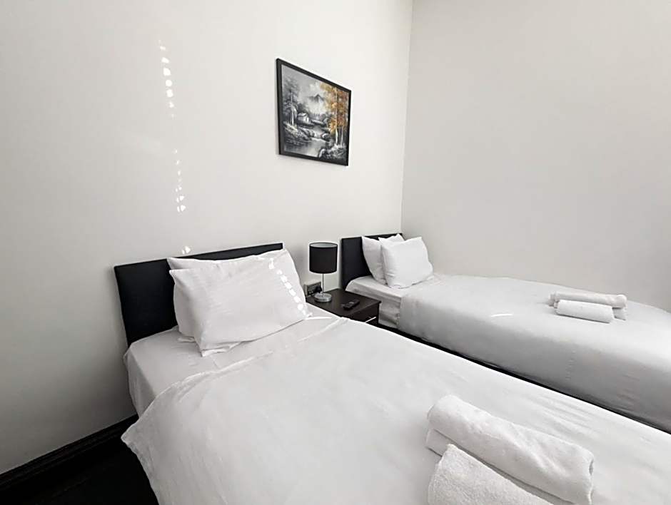 OYO Firs Lodge London Heathrow