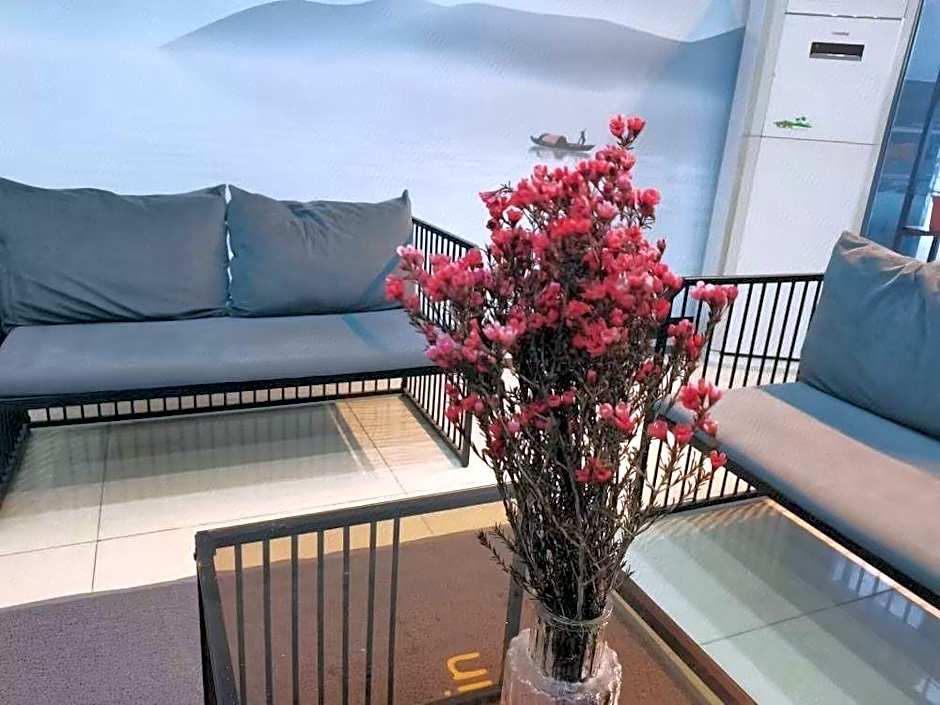 GreenTree Inn ZhenJiang Jurong New Bus Station Express Hotel