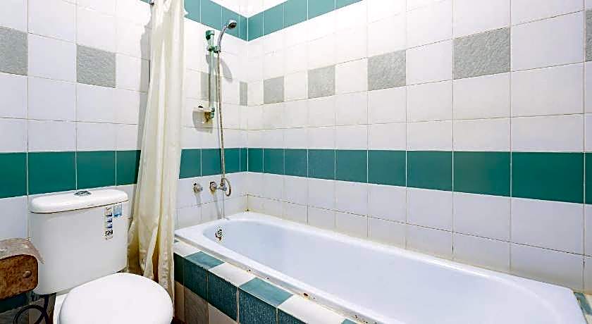 RedDoorz Plus near Tugu Mercusuar Anyer