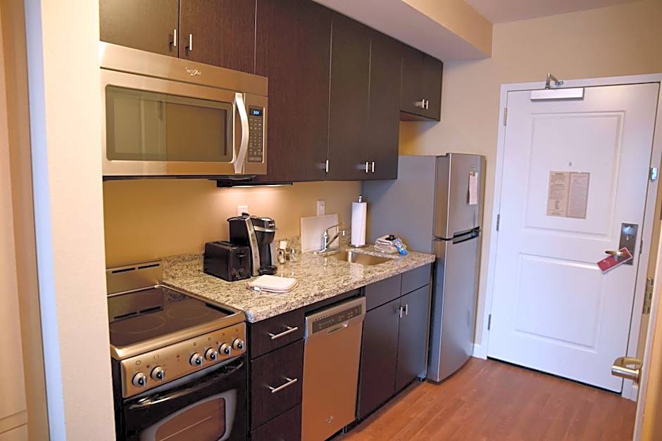 TownePlace Suites by Marriott Lawrence Downtown