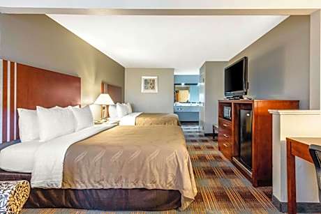 Queen Room with Two Queen Beds - Smoking