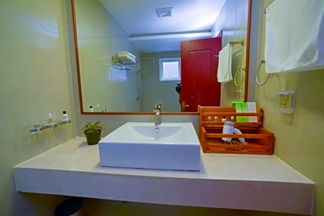 Deluxe Double Room With Sea view & Balcony with Return transfer