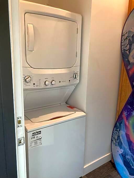 The Lions Self Contained Suite, Shared Pool, Hot Tub, Views