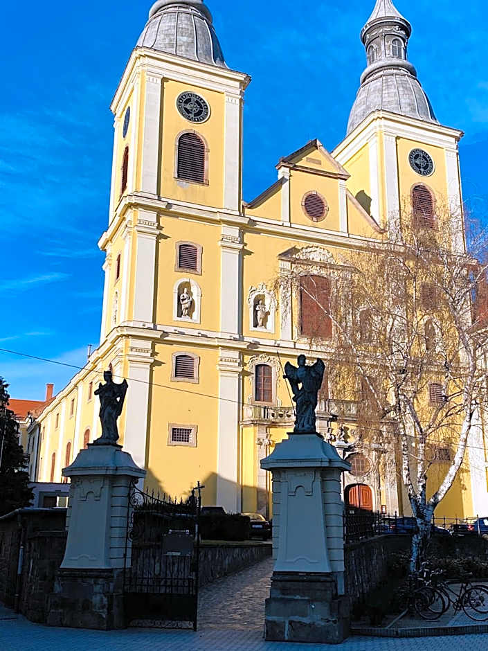 Uránia Apartmanház