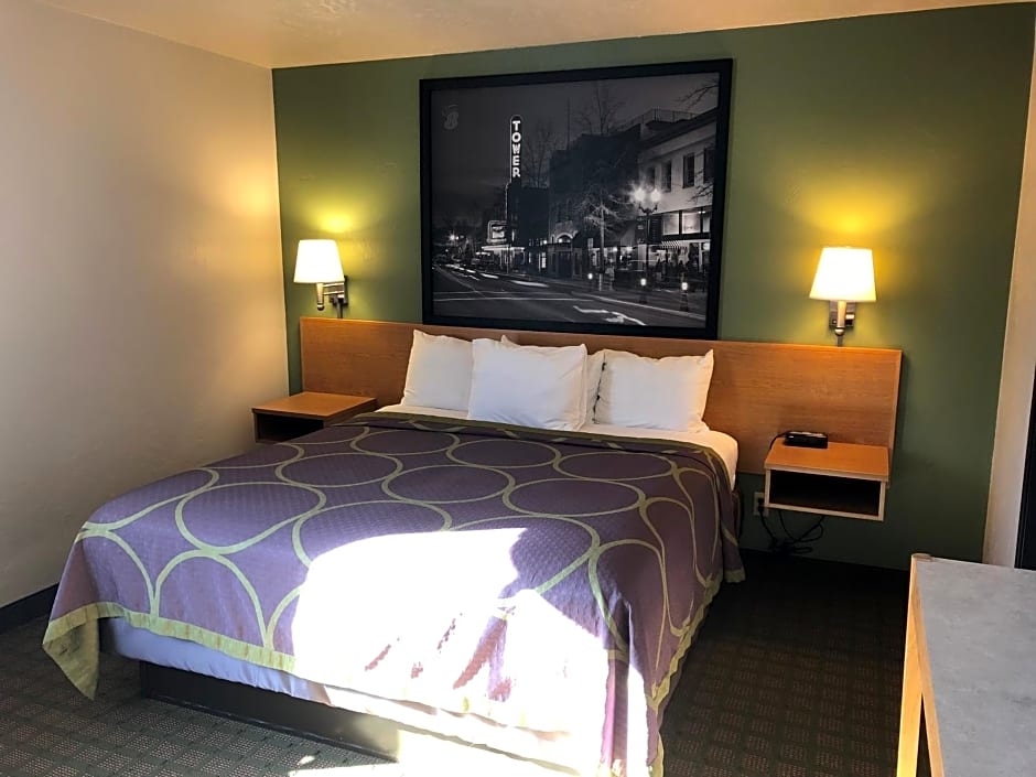Super 8 by Wyndham Bend