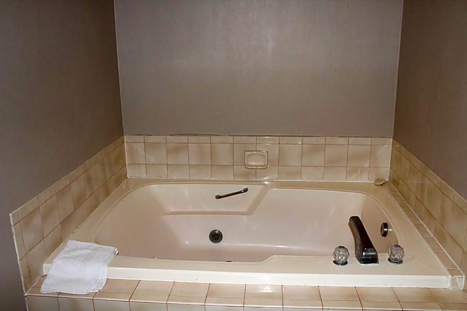 Photo 1 of 5 of 1 King Bed Suite, Whirlpool