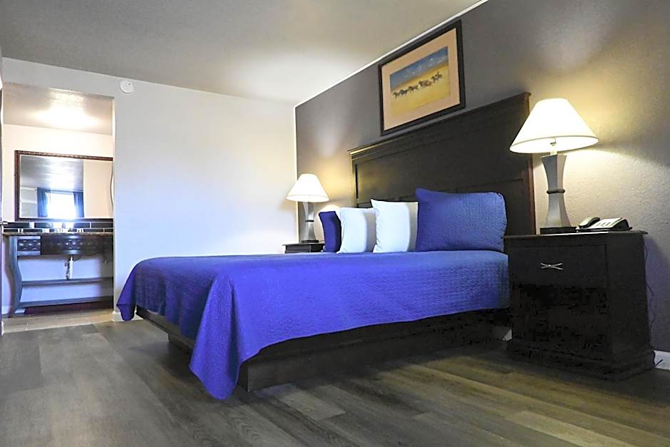 R Nite Star Inn and Suites -Home of the Cowboys & Rangers