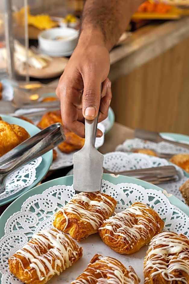 Mövenpick Prince Abbas Lake Nasser Cruise, Every Monday Four Nights From Aswan, Every Friday Three nights From Abu-Simbel - Including Excursions and Sightseeing