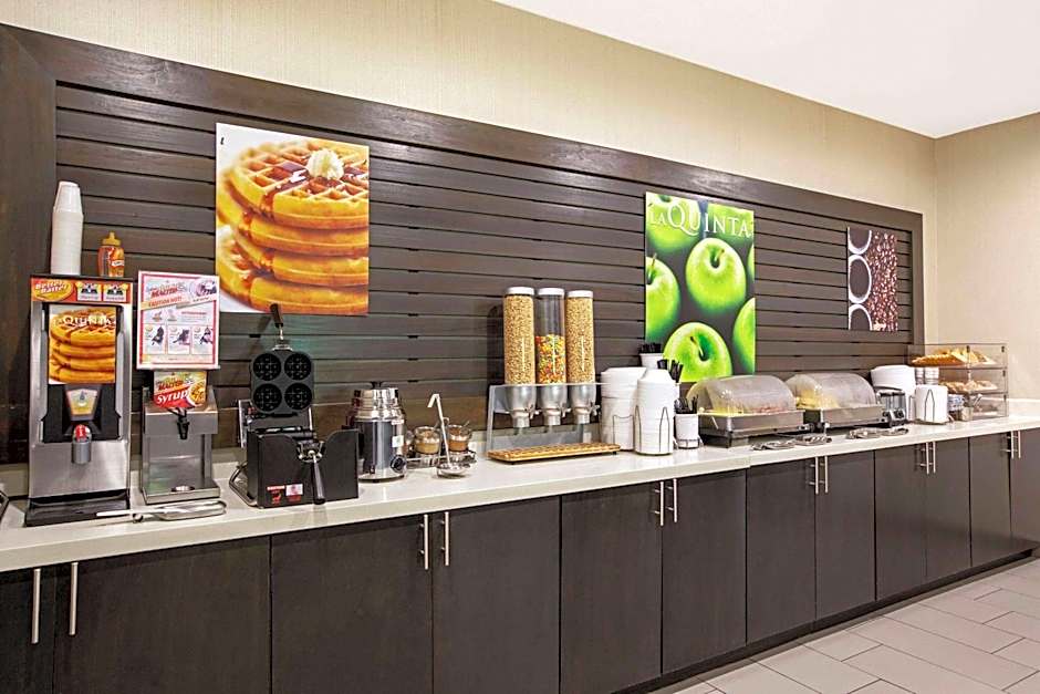 La Quinta Inn & Suites by Wyndham Fayetteville
