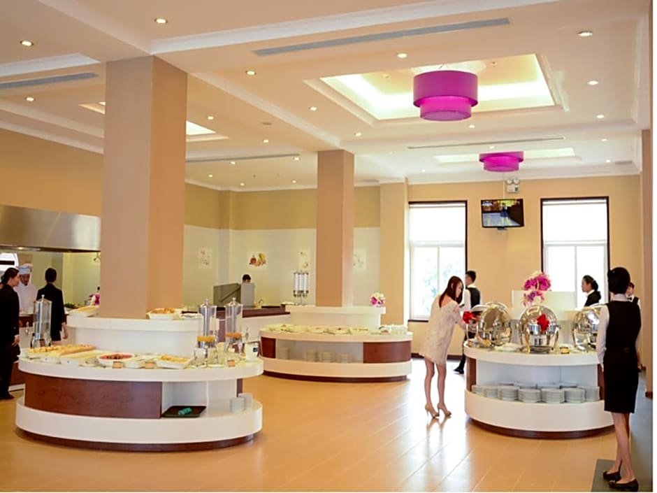 Hai Ba Trung Hotel and Spa