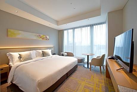 Premium Superior King Room - Non-Smoking