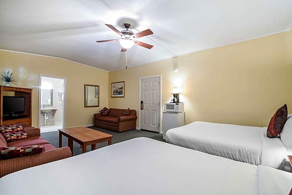 TiltonLodge Inn & Suites