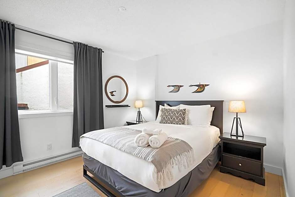 Huge 3 Bedroom Condo with a View