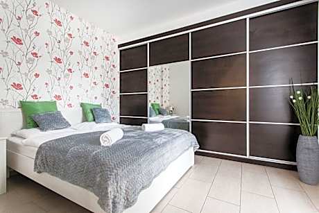 Superior One-Bedroom Apartment