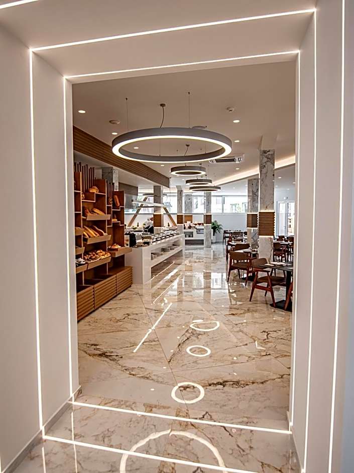 Elmi Beach Hotel & Suites