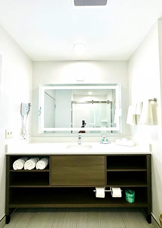 Comfort Inn & Suites Plainville-Foxboro