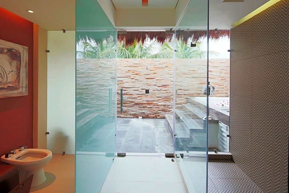 Azul Villa Esmeralda, by Karisma