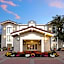 La Quinta Inn & Suites by Wyndham Pittsburgh Airport