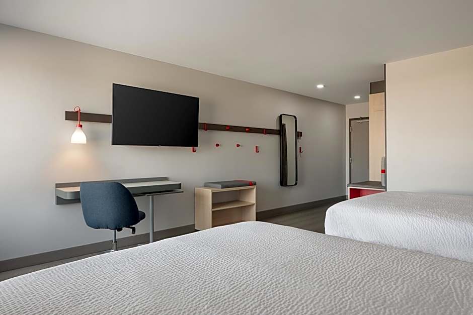 avid hotel Oak Creek By IHG