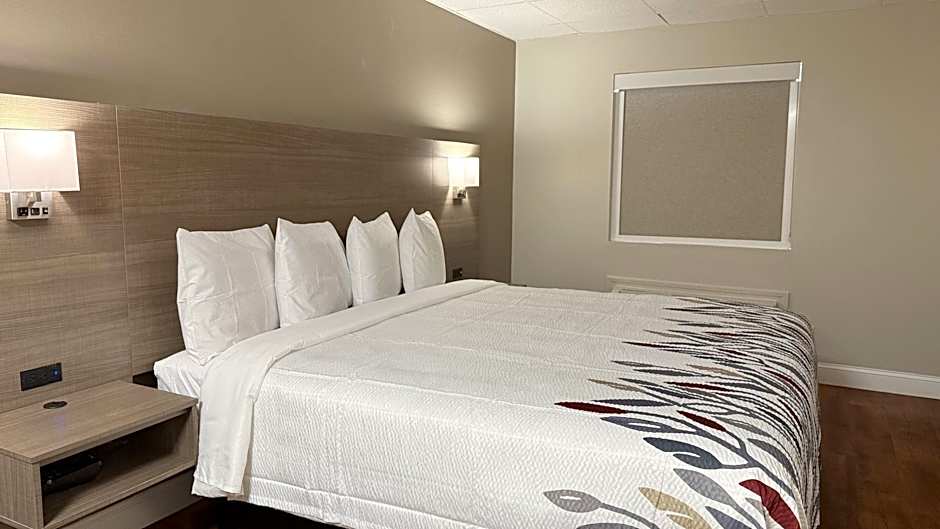 Red Roof Inn & Suites Swansea