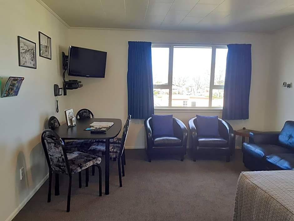 AAA Thames Court Motel