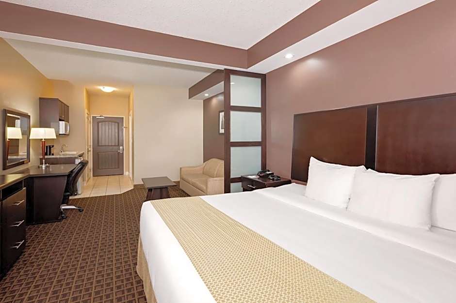 Photo 1 of 2 of Efficiency 1 King Bed Suite, Hot Tub