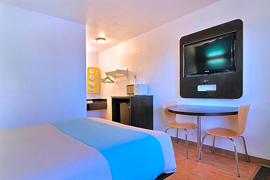 Motel 6-Carlsbad, NM